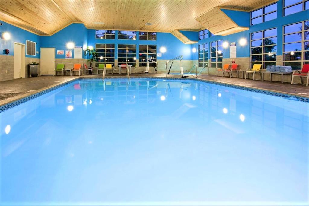 Amerivu Inn And Suites - Chisago City 外观 照片
