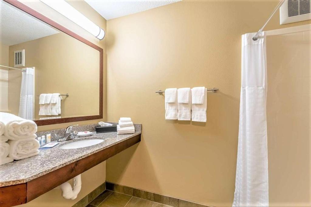 Amerivu Inn And Suites - Chisago City 外观 照片