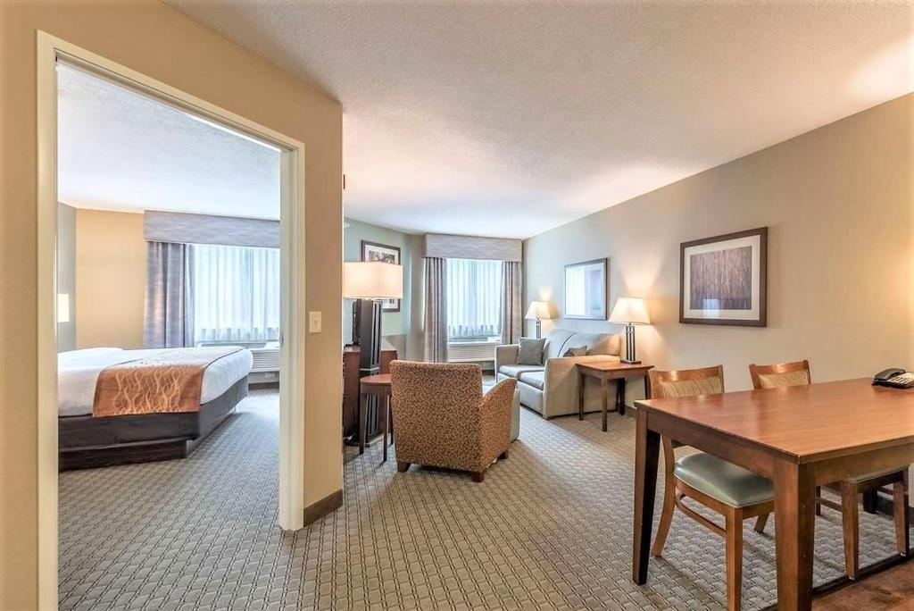 Amerivu Inn And Suites - Chisago City 外观 照片